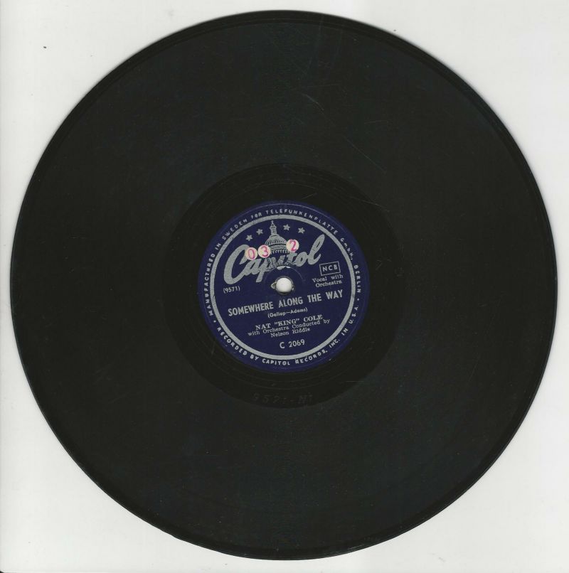 NAT "KING" COLE 78T25 Capitol C 2069 What Does It Take To Make You Take To Me / Somewhere Along The Way – Image 2